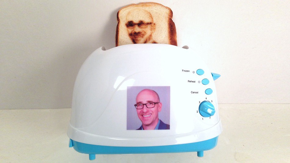 gadget for selfies to make toasts look like you
